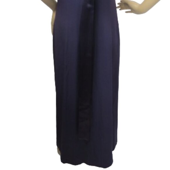 Mannequin Aubergine Formal Dress - Picture 5 of 6